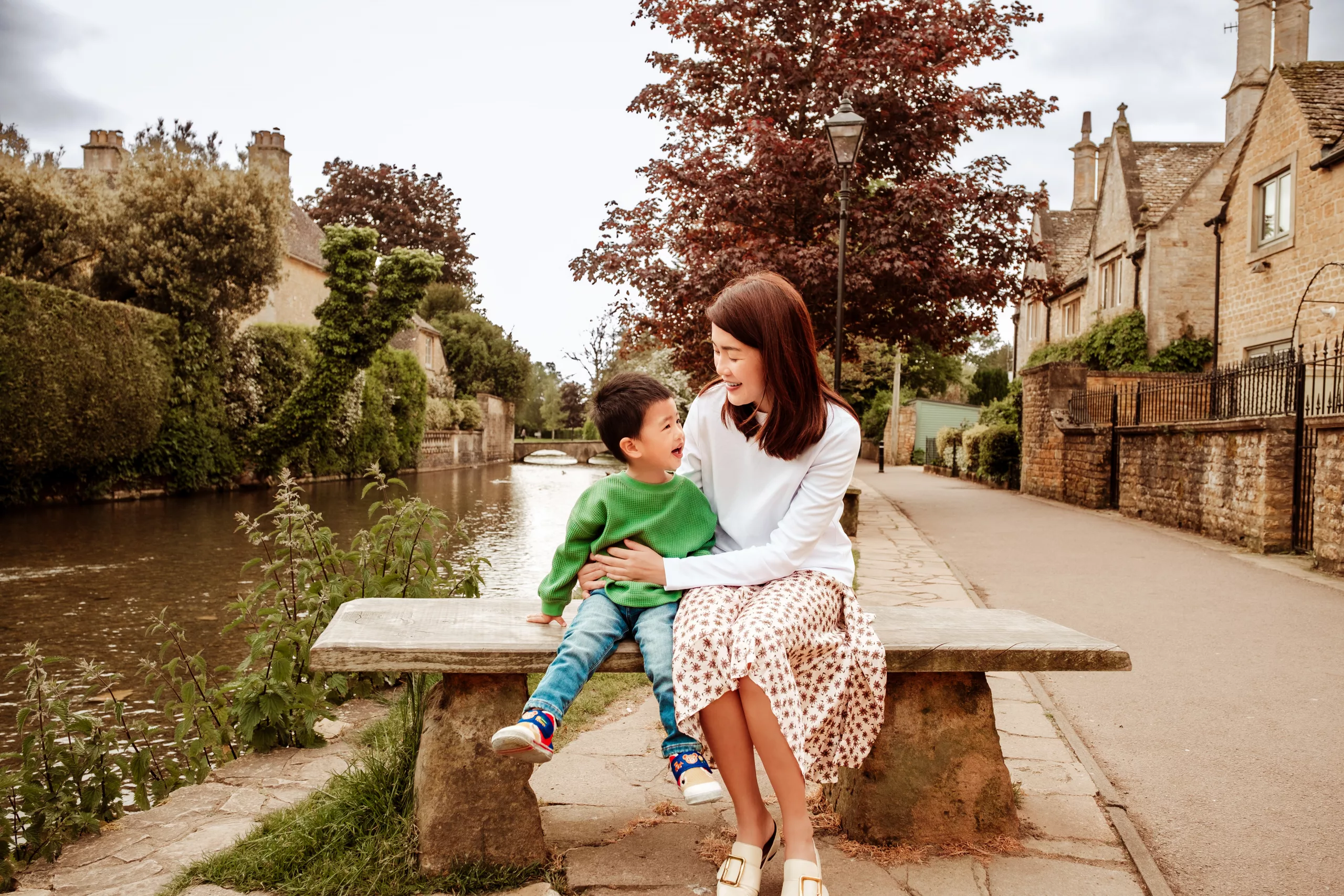 Cotswolds family photoshoot in Bourton on the Water