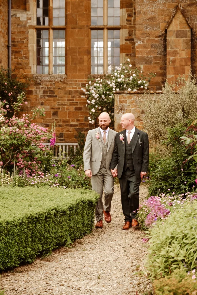 Cotswolds micro wedding in Broughton Castle and Banbury register office